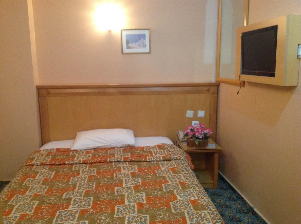 Yalta Hotel Истанбул Екстериор снимка