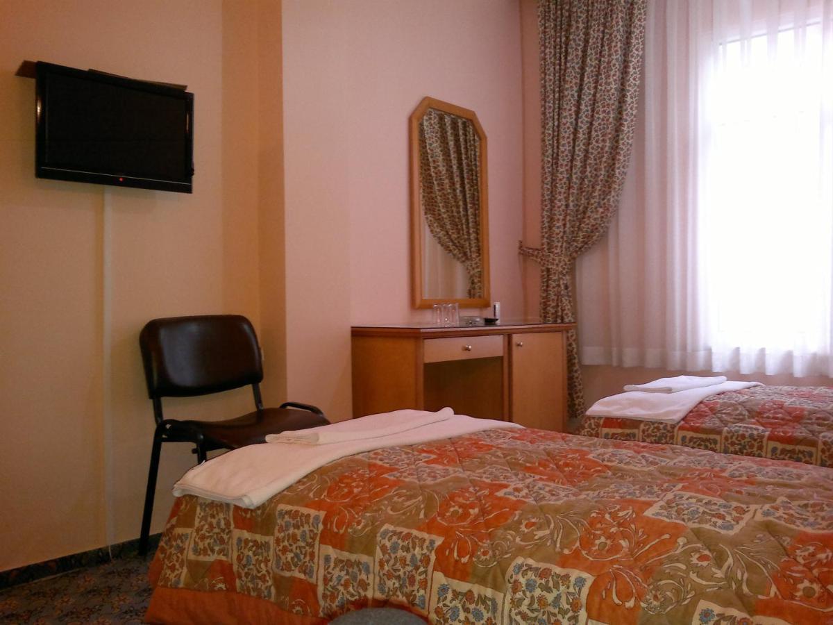 Yalta Hotel Истанбул Стая снимка